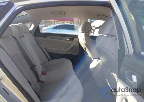 2017 Hyundai Sonata z USA, uszkodzony, nr VIN 5NPE24AFXHH537256